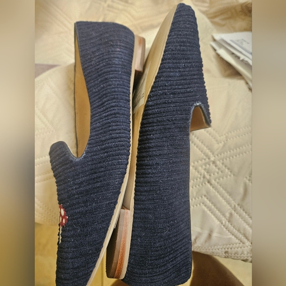 Shoes - Picture 4 of 4